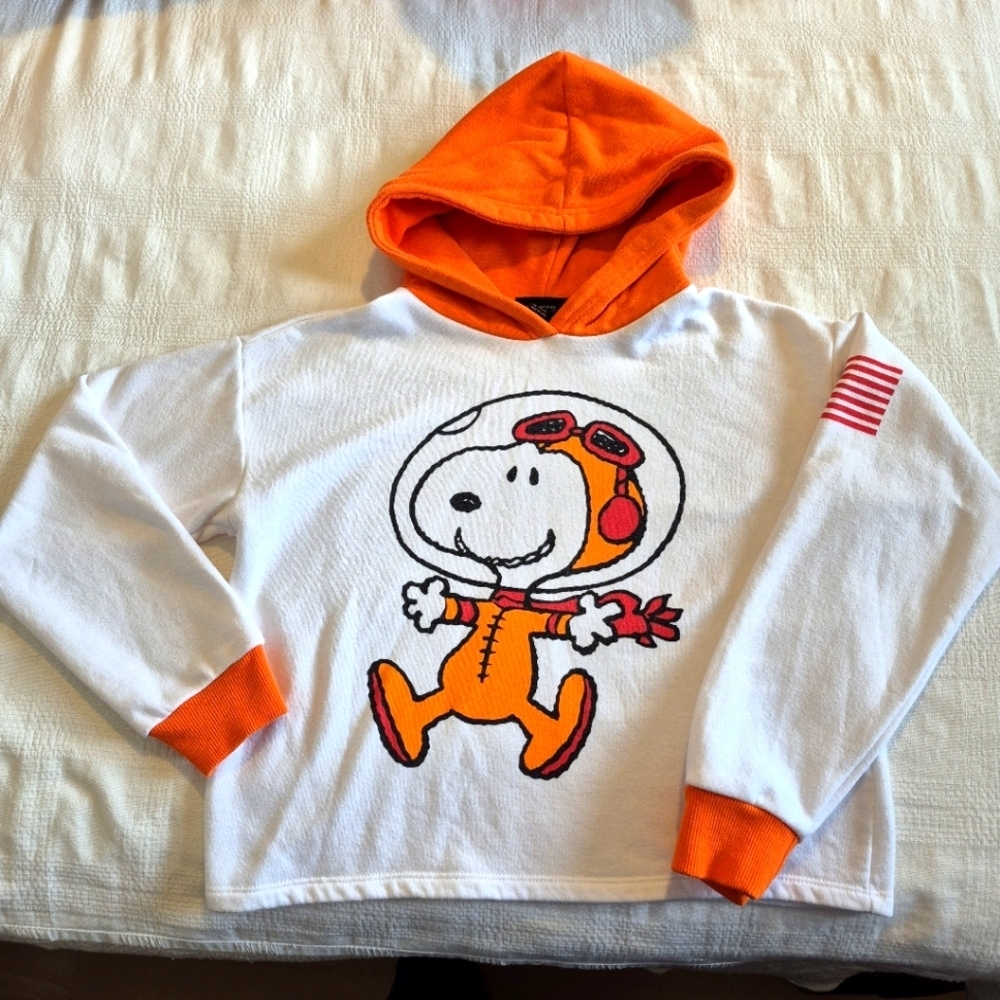 Peanuts Snoopy girls size XL cropped hoodie GUC inside has some pilling